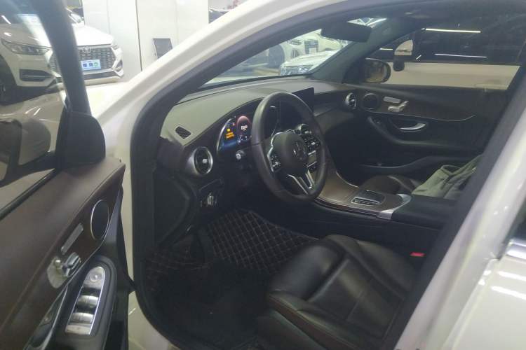 Used Mercedes-Benz GLC 2022 Second Facelift GLC 260 L 4MATIC Luxury Edition Interior 3