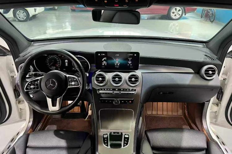 Used Mercedes-Benz GLC 2022 Refreshed GLC 300 L 4MATIC Dynamic Edition Interior 3