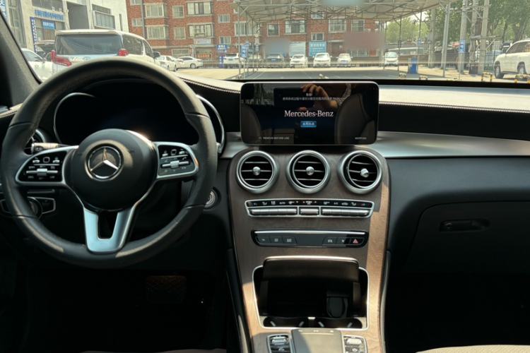 Used Mercedes-Benz GLC 2022 Facelift GLC 260 L 4MATIC Luxury Edition Interior 5