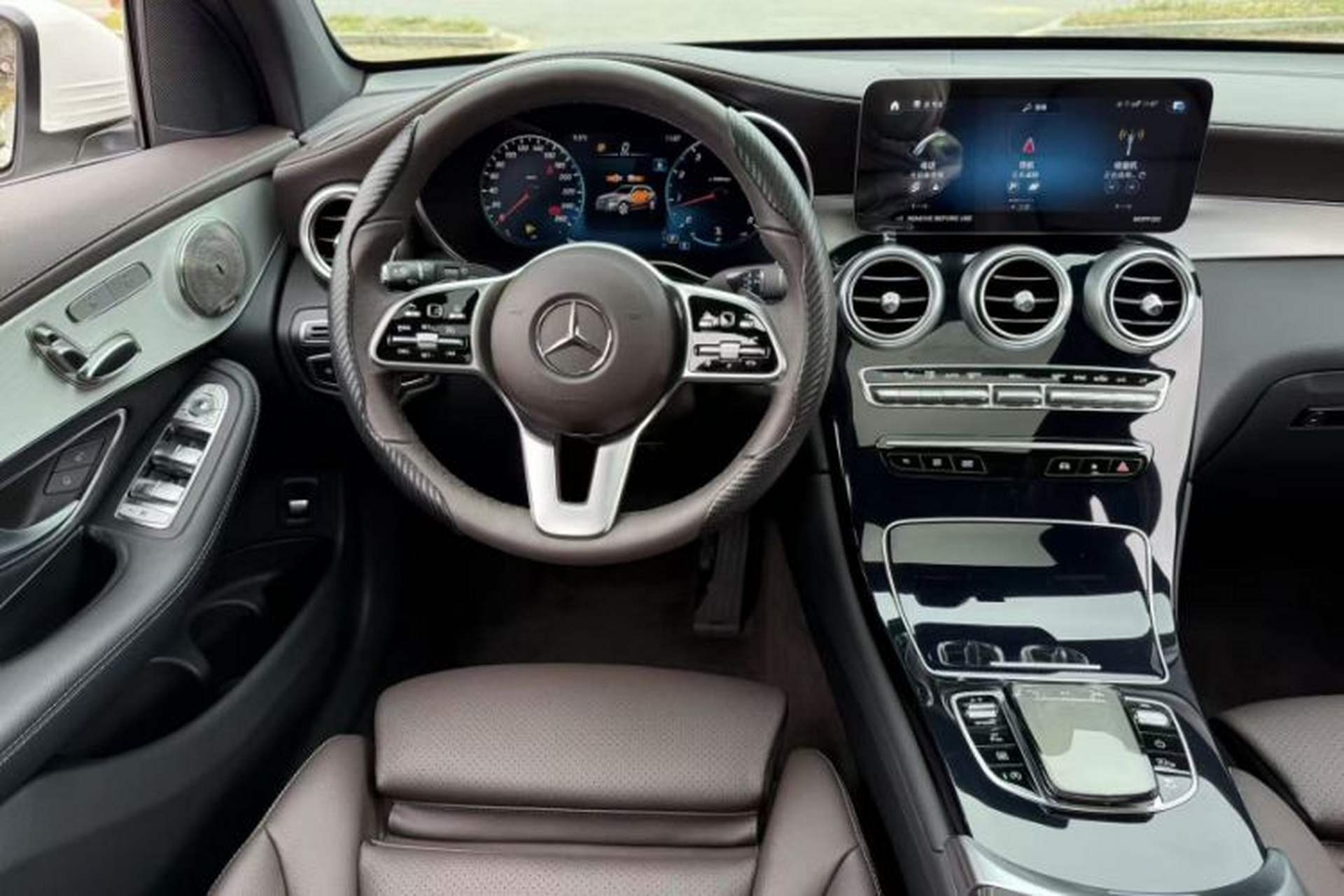 Used Mercedes-Benz GLC 2022 Facelifted GLC 260 L 4MATIC Dynamic Edition Interior 6