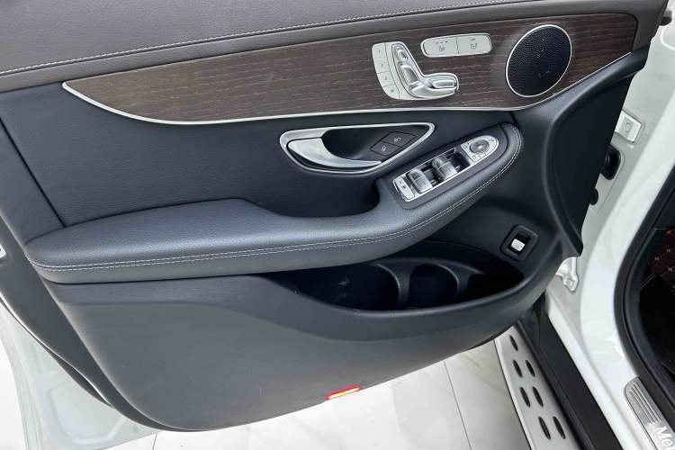 Used Mercedes-Benz GLC 2022 GLC 300 L 4MATIC Dynamic Edition Prestige Model Interior 6