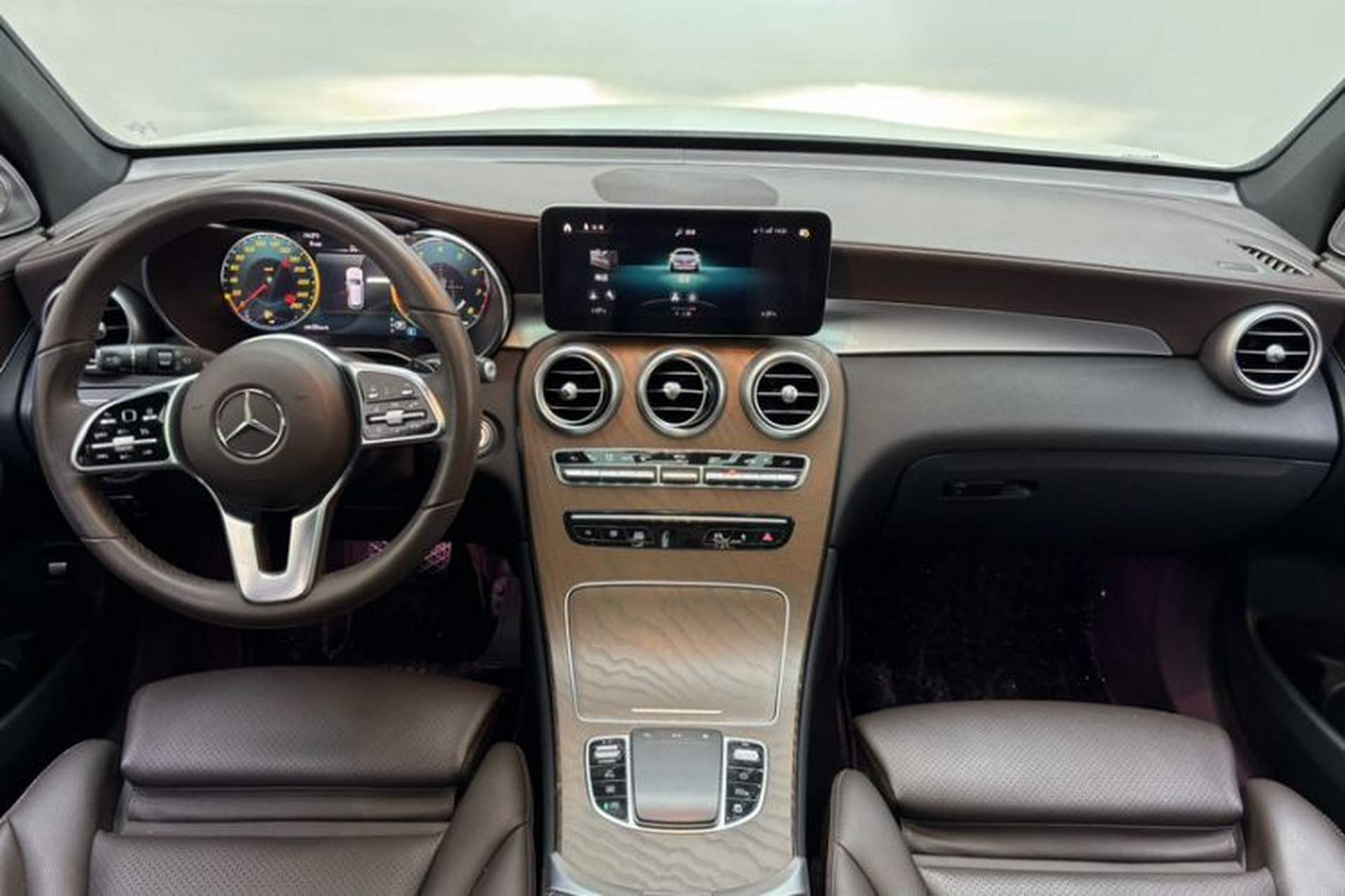 Used Mercedes-Benz GLC 2022 Refreshed GLC 300 L 4MATIC Dynamic Edition Prestige Version Interior 8