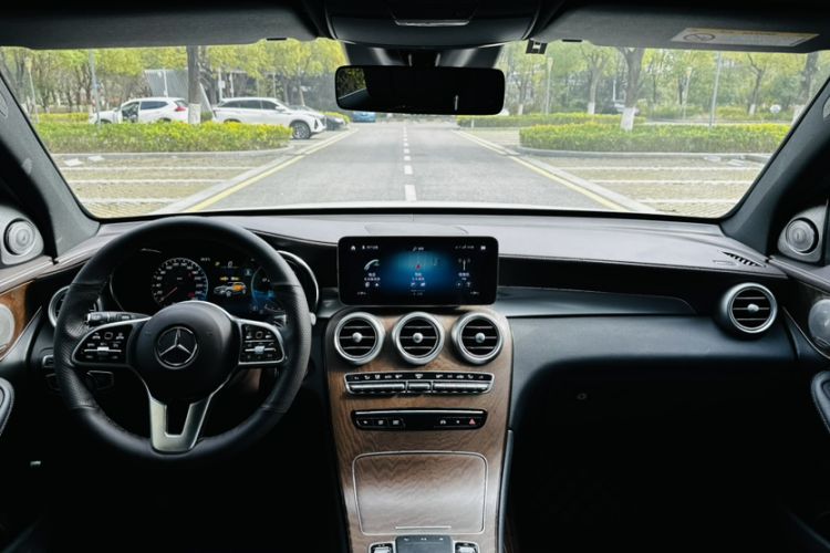 Used Mercedes-Benz GLC 2022 Refreshed GLC 300 L 4MATIC Dynamic Edition Prestige Version Interior 9