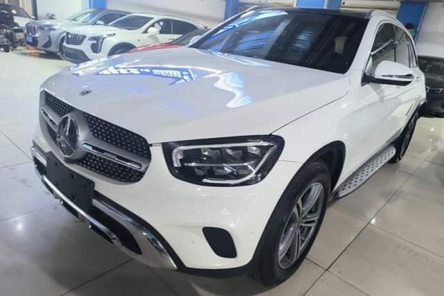 Ojetý Mercedes-Benz GLC 2022 GLC 260 L 4MATIC Dynamic Edition