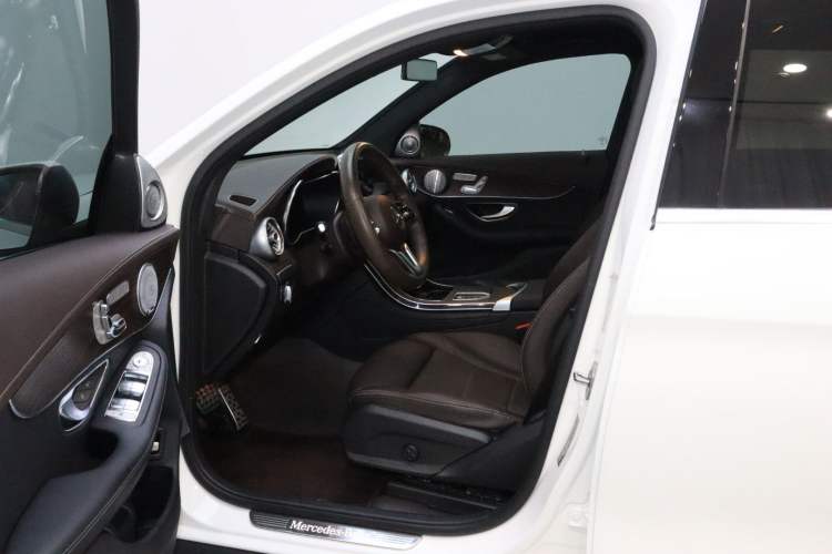 Used Mercedes-Benz GLC 2022 Second Facelift GLC 260 L 4MATIC Luxury Edition Left Front Seat