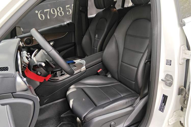 Used Mercedes-Benz GLC 2022 Second Facelift GLC 260 L 4MATIC Luxury Edition Left Front Seat