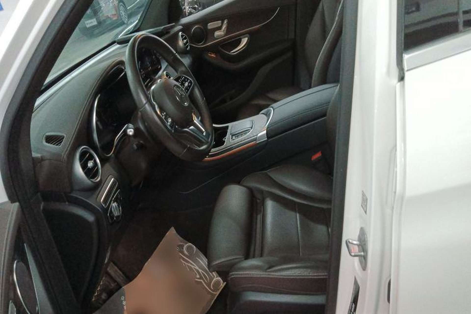 Used Mercedes-Benz GLC 2022 Refreshed GLC 300 L 4MATIC Dynamic Edition Prestige Version Left Front Seat