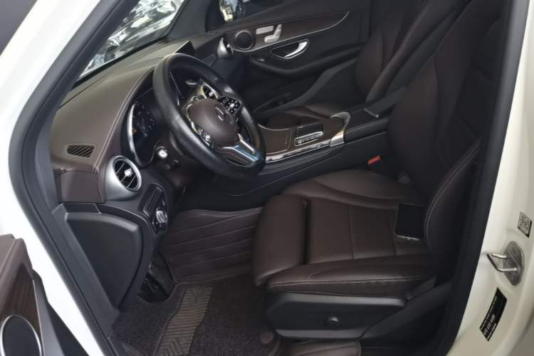 Used Mercedes-Benz GLC 2022 Facelift GLC 260 L 4MATIC Luxury Edition Left Front Seat