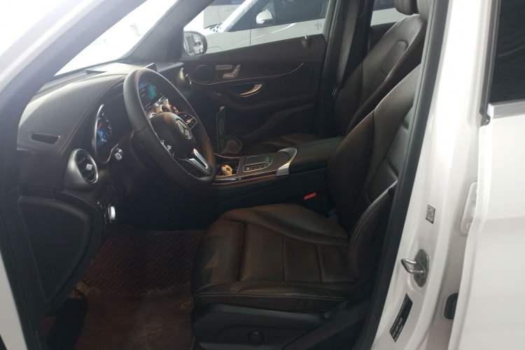 Used Mercedes-Benz GLC 2022 Facelift GLC 260 L 4MATIC Luxury Edition Left Front Seat