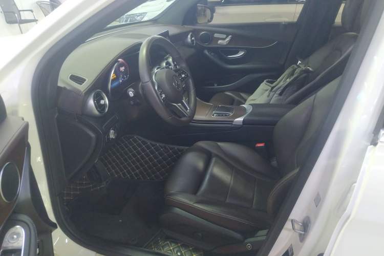 Used Mercedes-Benz GLC 2022 Second Facelift GLC 260 L 4MATIC Luxury Edition Left Front Seat