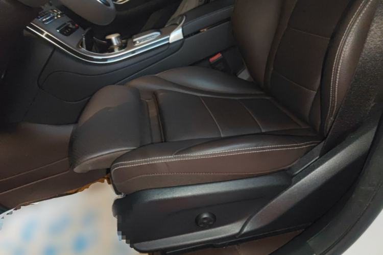 Used Mercedes-Benz GLC 2022 Second Facelift GLC 260 L 4MATIC Luxury Edition Left Front Seat