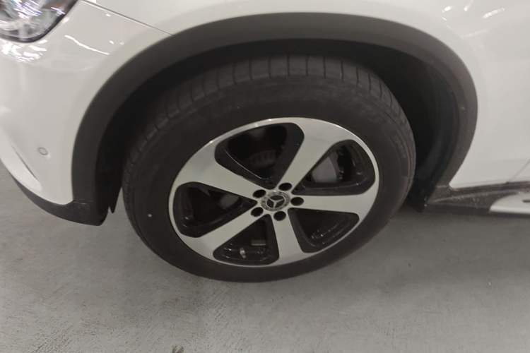 Used Mercedes-Benz GLC 2022 Second Facelift GLC 260 L 4MATIC Dynamic Edition Left Front Wheel Hub