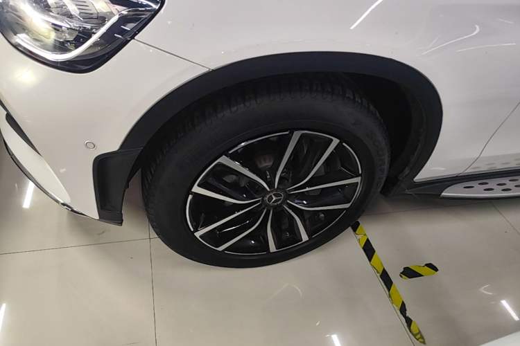 Used Mercedes-Benz GLC 2022 GLC 260 L 4MATIC Luxury Model Left Front Wheel Hub