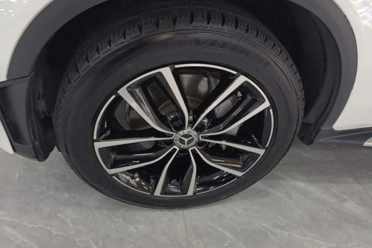 Used Mercedes-Benz GLC 2022 Second Facelift GLC 260 L 4MATIC Luxury Edition Left Front Wheel Hub