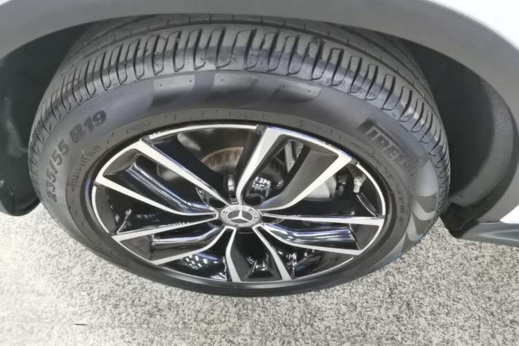 Used Mercedes-Benz GLC 2022 Facelift GLC 260 L 4MATIC Luxury Edition Left Front Wheel Hub