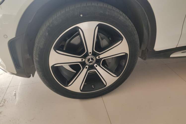 Used Mercedes-Benz GLC 2022 Facelifted GLC 300 L 4MATIC Luxury Edition Left Front Wheel Hub