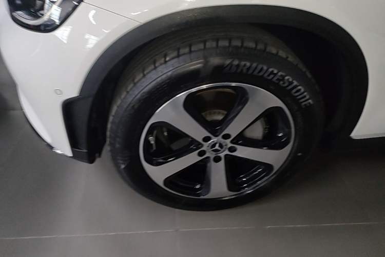 Used Mercedes-Benz GLC 2022 Facelifted GLC 260 L 4MATIC Dynamic Edition Left Front Wheel Hub