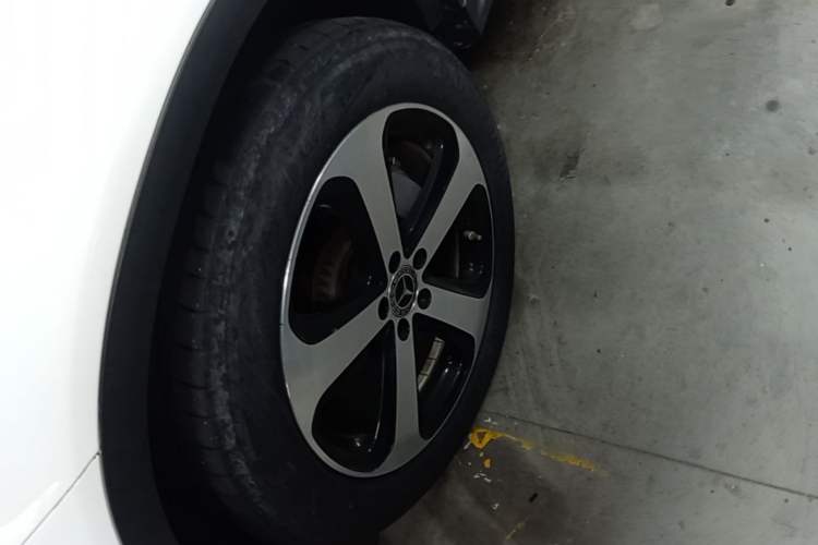 Used Mercedes-Benz GLC 2022 Facelifted GLC 260 L 4MATIC Dynamic Edition Left Front Wheel Hub