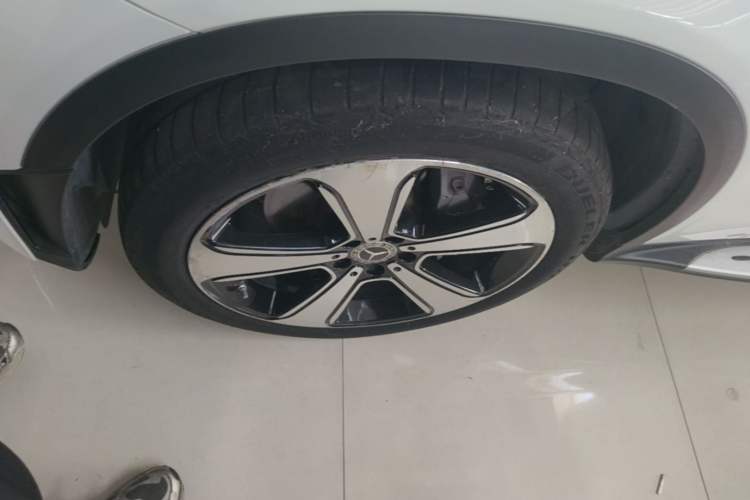 Used Mercedes-Benz GLC 2022 Facelift GLC 300 L 4MATIC Luxury Edition Left Front Wheel Hub