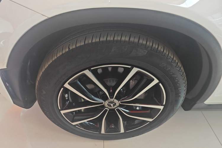 Used Mercedes-Benz GLC 2022 Facelift GLC 260 L 4MATIC Luxury Edition Left Front Wheel Hub