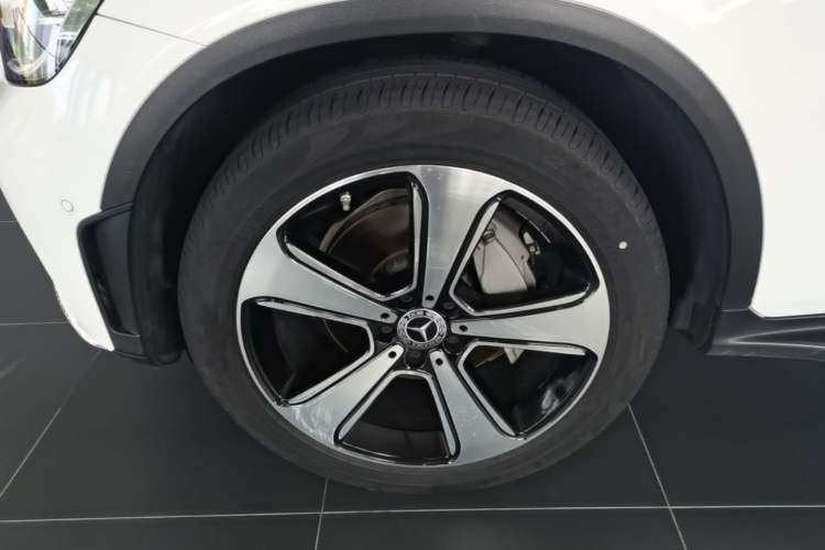 Used Mercedes-Benz GLC 2022 Refreshed GLC 300 L 4MATIC Dynamic Edition Prestige Version Left Front Wheel Hub