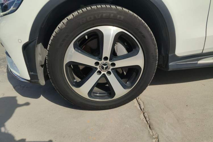 Used Mercedes-Benz GLC 2022 Facelifted GLC 260 L 4MATIC Dynamic Edition Left Front Wheel Hub