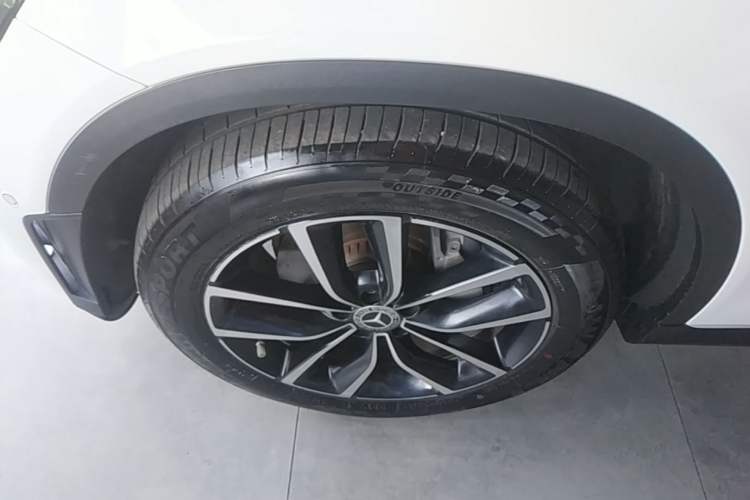 Used Mercedes-Benz GLC 2022 Second Facelift GLC 260 L 4MATIC Luxury Edition Left Front Wheel Hub