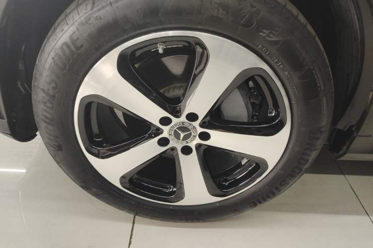 Used Mercedes-Benz GLC 2022 Facelifted GLC 260 L 4MATIC Dynamic Edition Left Front Wheel Hub