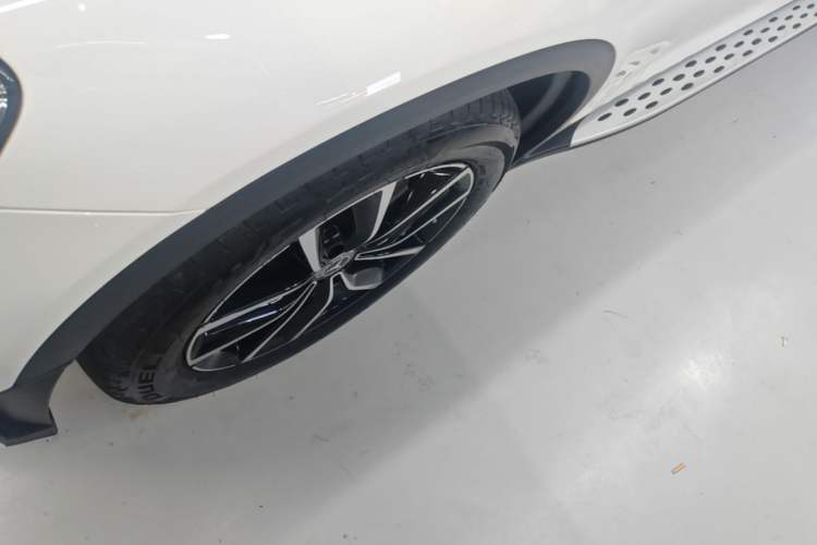 Used Mercedes-Benz GLC 2022 Refreshed GLC 300 L 4MATIC Dynamic Edition Left Front Wheel Hub