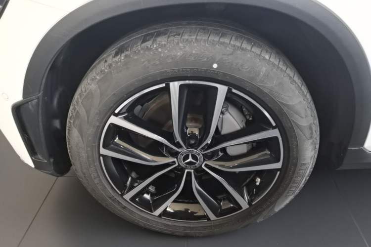 Used Mercedes-Benz GLC 2022 Facelift GLC 260 L 4MATIC Luxury Edition Left Front Wheel Hub
