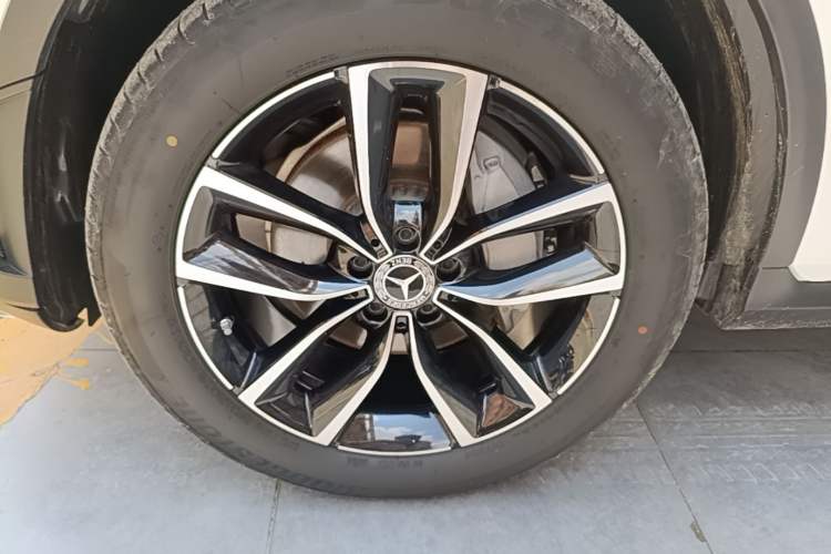 Used Mercedes-Benz GLC 2022 Second Facelift GLC 260 L 4MATIC Luxury Edition Left Front Wheel Hub