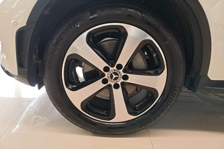 Used Mercedes-Benz GLC 2022 Facelifted GLC 260 L 4MATIC Dynamic Edition Left Front Wheel Hub