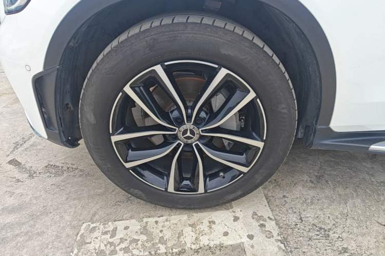 Used Mercedes-Benz GLC 2022 Second Facelift GLC 260 L 4MATIC Luxury Edition Left Front Wheel Hub