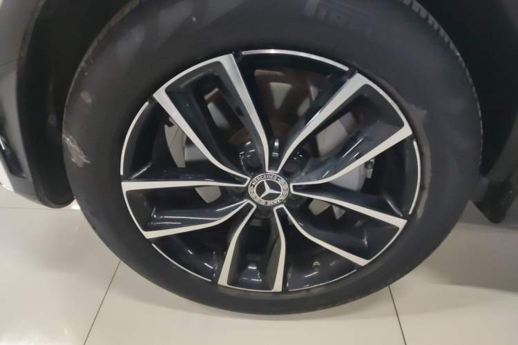 Used Mercedes-Benz GLC 2022 Facelift GLC 260 L 4MATIC Luxury Edition Left Front Wheel Hub