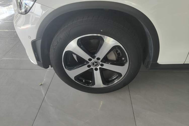 Used Mercedes-Benz GLC 2022 Facelifted GLC 260 L 4MATIC Dynamic Edition Left Front Wheel Hub