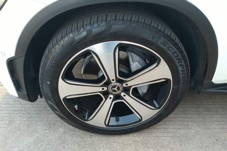 Used Mercedes-Benz GLC 2022 Facelifted GLC 300 L 4MATIC Luxury Edition Left Front Wheel Hub