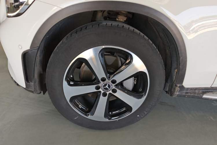 Used Mercedes-Benz GLC 2022 Facelifted GLC 260 L 4MATIC Dynamic Edition Left Front Wheel Hub