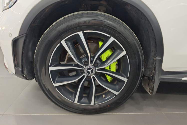 Used Mercedes-Benz GLC 2022 Refreshed GLC 300 L 4MATIC Dynamic Edition Left Front Wheel Hub