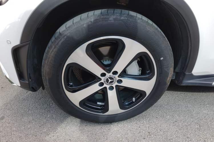 Used Mercedes-Benz GLC 2022 Facelifted GLC 260 L 4MATIC Dynamic Edition Left Front Wheel Hub