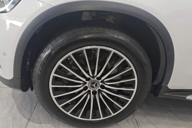 Used Mercedes-Benz GLC 2022 Second Facelift GLC 260 L 4MATIC Dynamic Edition Left Front Wheel Hub