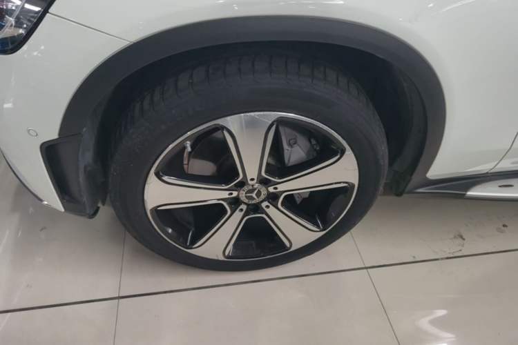 Used Mercedes-Benz GLC 2022 Facelift GLC 300 L 4MATIC Luxury Edition Left Front Wheel Hub