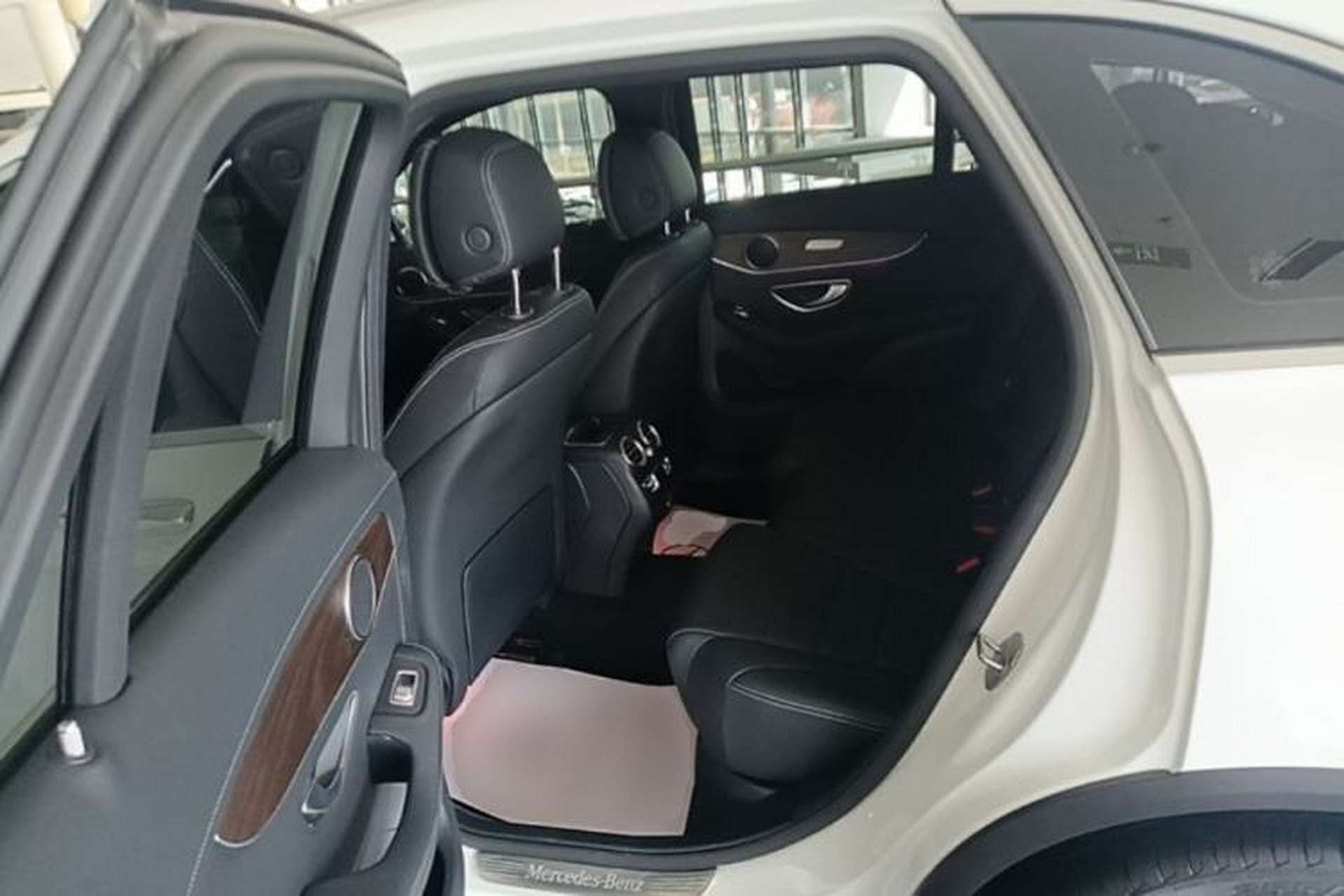 Used Mercedes-Benz GLC 2022 Refreshed GLC 300 L 4MATIC Dynamic Edition Prestige Version Left Rear Seat