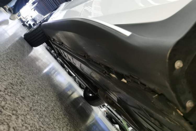 Used Mercedes-Benz GLC 2022 Facelift GLC 260 L 4MATIC Luxury Edition Left Side Sill