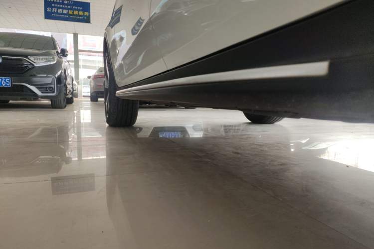 Used Mercedes-Benz GLC 2022 Facelifted GLC 300 L 4MATIC Luxury Edition Left Side Sill