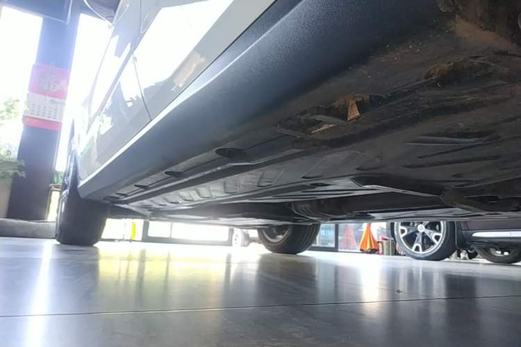 Used Mercedes-Benz GLC 2022 Second Facelift GLC 260 L 4MATIC Luxury Edition Left Side Sill