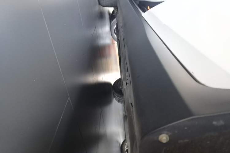 Used Mercedes-Benz GLC 2022 Facelift GLC 260 L 4MATIC Luxury Edition Left Side Sill