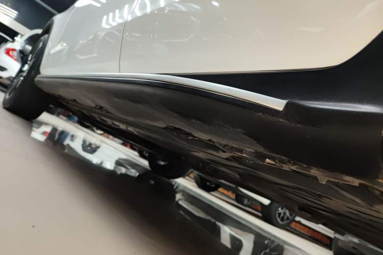 Used Mercedes-Benz GLC 2022 Second Facelift GLC 260 L 4MATIC Luxury Edition Left Side Sill