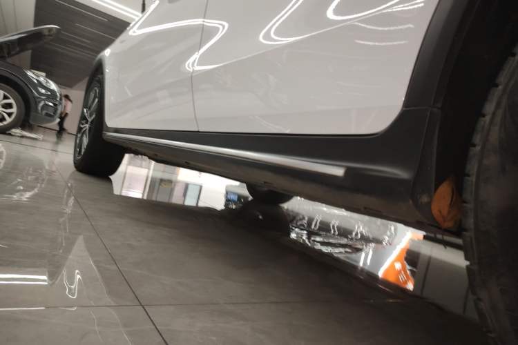 Used Mercedes-Benz GLC 2022 GLC 300 L 4MATIC Dynamic Model Left Side Sill