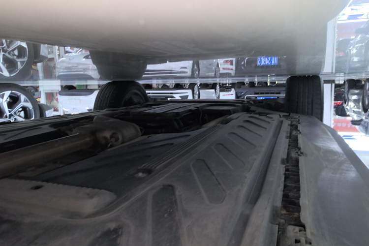 Used Mercedes-Benz GLC 2022 Second Facelift GLC 260 L 4MATIC Luxury Edition Left Side Sill