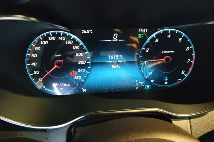 Used Mercedes-Benz GLC 2022 Facelifted GLC 260 L 4MATIC Dynamic Edition Odometer Close Up